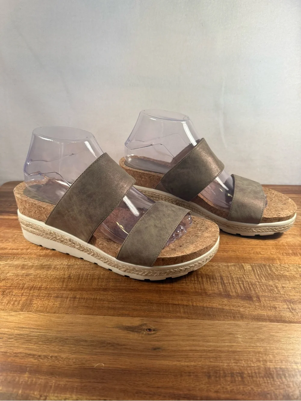 Adrienne Vittadini Wedge Sandals in Shimmery Tan Size 9.5